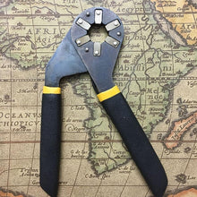 Load image into Gallery viewer, Multifunctional Logger Head Bionic Grip Wrench
